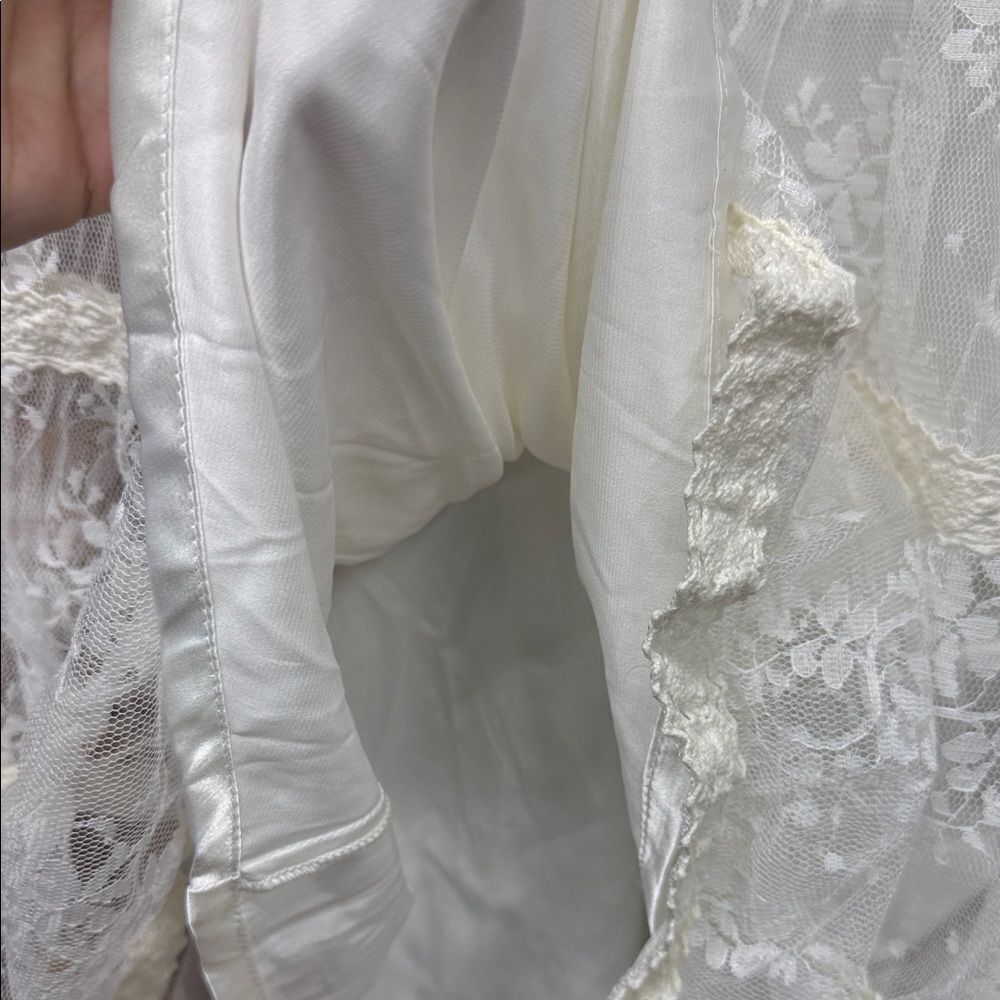 Elegant White Lace Skirt - Picture 6 of 6
